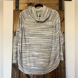 Leo & Nicole gray cowl neck sweater - Size Medium.